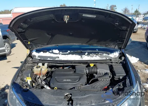 2017 Chrysler Pacifica Touring-L Plus z USA, uszkodzony, nr VIN 2C4RC1EG9HR560174